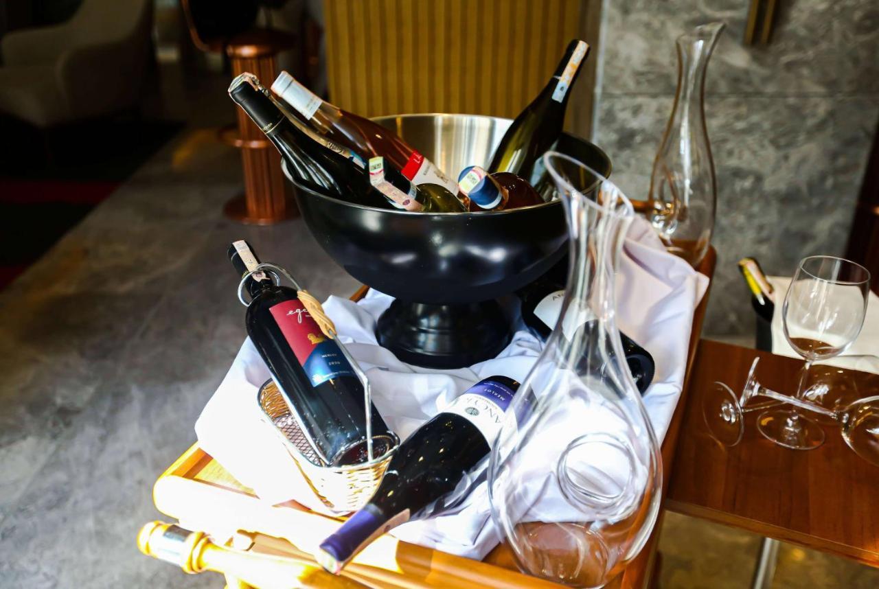 Ramada Plaza Sultanahmet Hotel Истанбул Екстериор снимка A wine cooler
