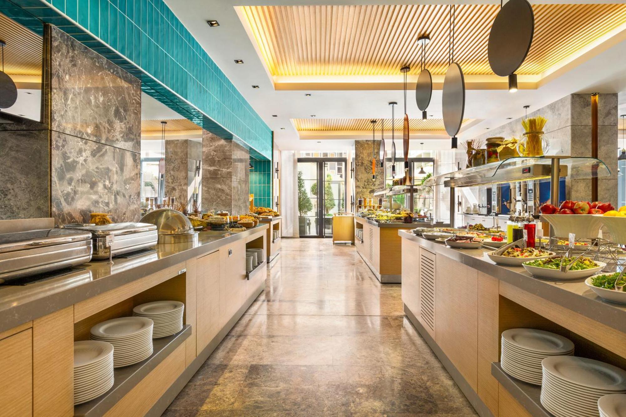 Ramada Plaza Sultanahmet Hotel Истанбул Екстериор снимка The buffet at the hotel